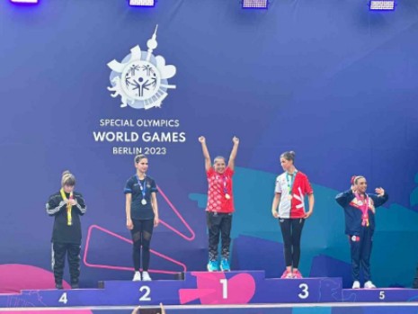 Sekeluarga Sujud Syukur, Putri Pensiunan PTPN V Raih Medali Emas Special Olympics Jerman