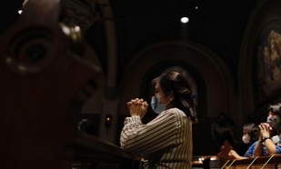 Natal, Gubuk Derita dan Cilegon yang Hampa Gereja