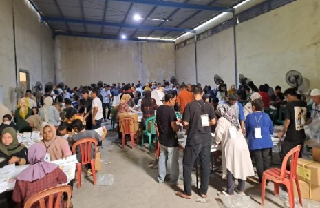 Dua Petugas Pingsan Saat Sortir Lipat Surat Suara