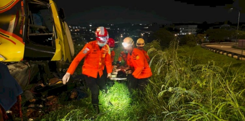 Bus Cahaya Trans Kecelakaan di Tol Krapyak, 16 Orang Meninggal