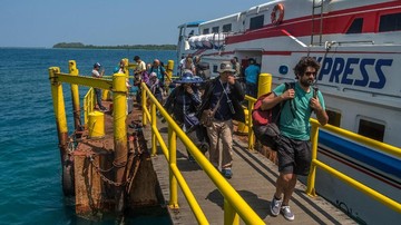 Ratusan Wisatawan Terjebak di Karimunjawa Imbas Cuaca Buruk