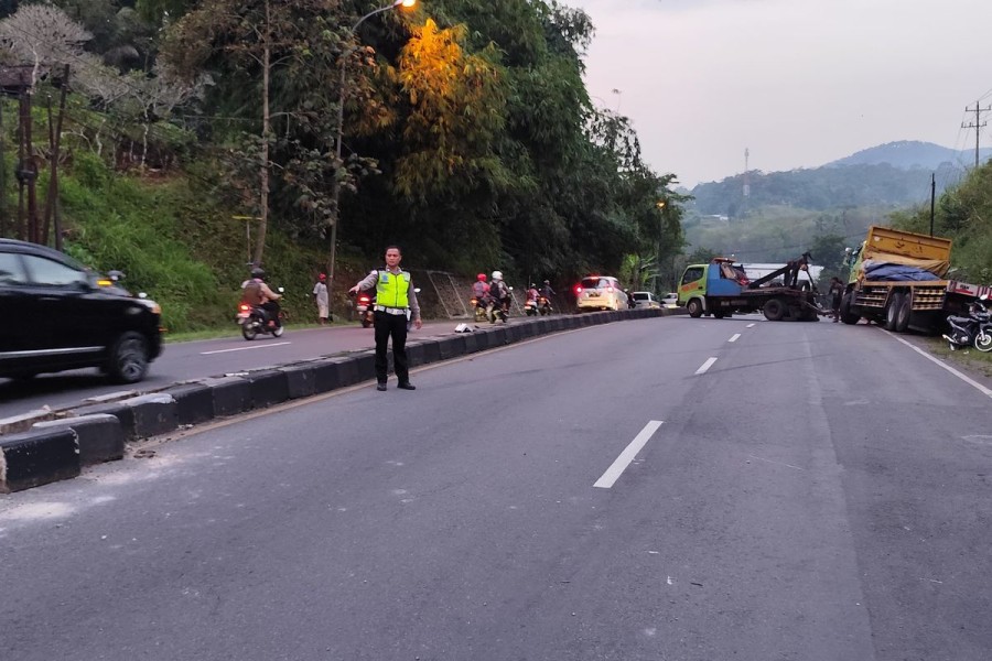 Truk Tabrak 2 Motor di Tuntang, Jalan Raya Semarang-Solo Sempat macet