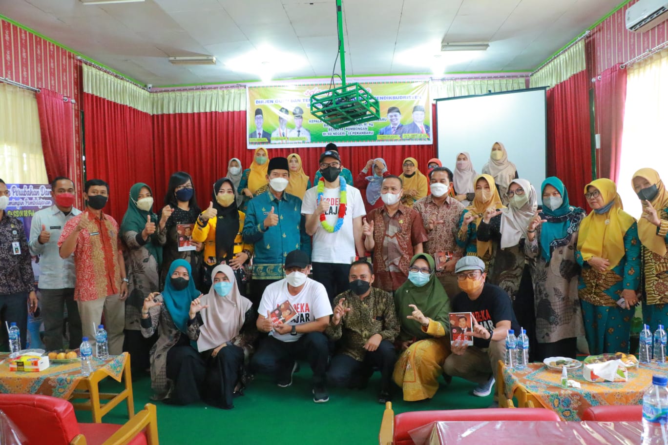 Wako Dampingi Dirjen Guru dan Tenaga Kependidikan Kemendikbudristek Tinjau SDN 18 Pekanbaru