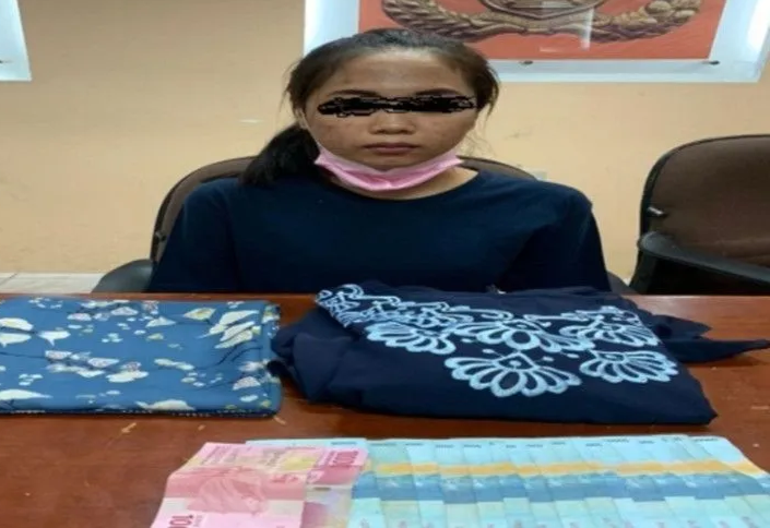 Staf Bendahara Desa Bongkar Brankas di Bengkalis terekam CCTV