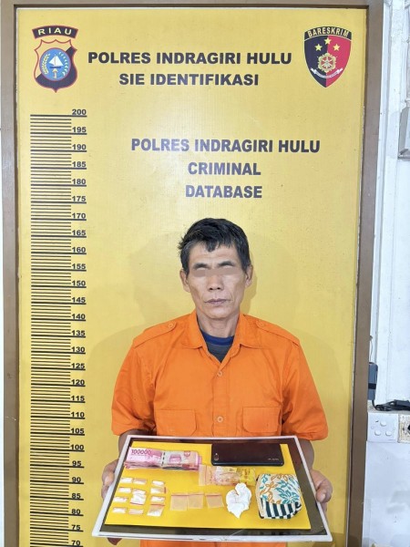 Kasat Narkoba Pimpin Penggerebekan di Air Molek, 12 Paket Sabu Tersembunyi dalam Dompet Bunga