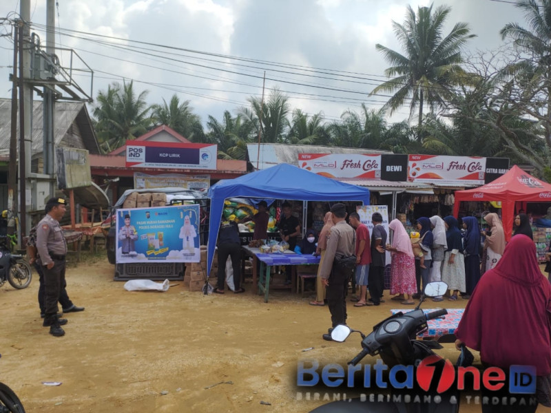 Polsek Lirik Bersama Bulog Rengat Menggelar Operasi Pasar Murah Ramadhan