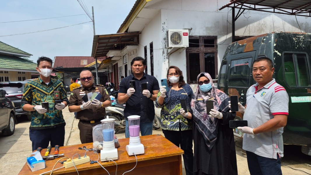 Kejari Indragiri Hulu Musnahkan Barang Bukti 132 Perkara, Sabu 619,47 Gram Ikut Dimusnahkan