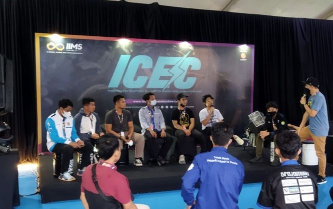 Mobil Elektrik Narasinga UNRI Raih Juara pada IIMS FRESC 2022 di Jakarta