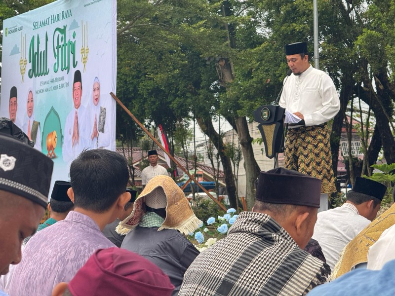 Bupati Inhu Beri Pesan Kemenangan dan Harapan Baru pada Idul Fitri 1446 H di RTH Rengat