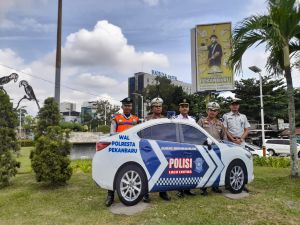 Mobil Polisi Stanby 24 Jam di Simpang Bandara Pekanbaru