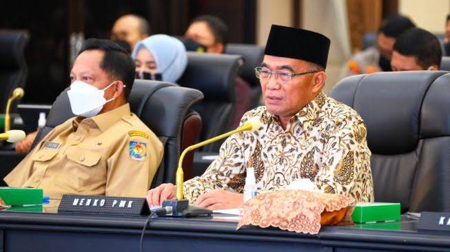 Muhadjir Batalkan Pencabutan Izin Pesantren Shiddiqiyyah di Jombang