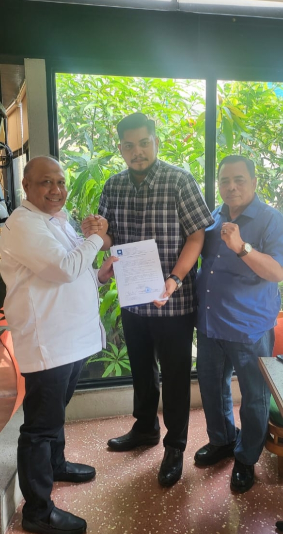PAN Serahkan Rekomendasi Balon Gubri Kepada Edy Natar