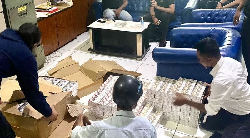 Dibantu Masyarakat, Bea Cukai Selatpanjang Sita Ratusan Rokok Ilegal dari Batam