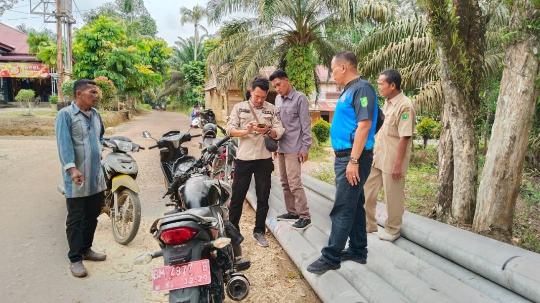 Sri Aspri dan Sihar Panaili Tinjau Lokasi Perluasan Listrik di Kecamatan Kelayang