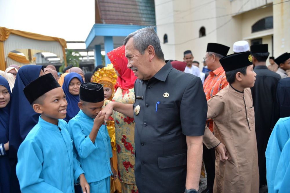 Gubernur Syamsuar Salurkan Bansos Rp 24,1 Milyar untuk 85 Panti di Riau