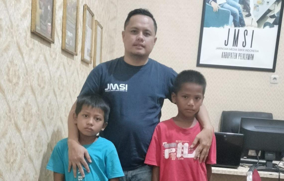 JMSI Pelalawan Gairahkan Semangat Raffy dan Qory Songsong Hari Pertama Sekolah