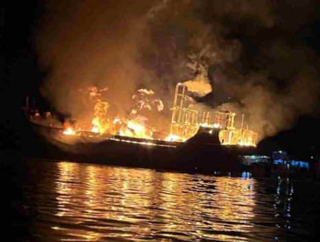 Satu Unit Kapal di Kepulauan Meranti Terbakar Saat Berlabuh