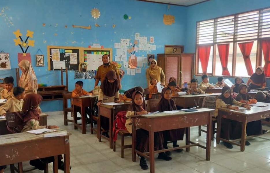 SDN 021 Pasir Kemilu Laksanakan Asesmen Semester Genap, Korwil Beri Dukungan
