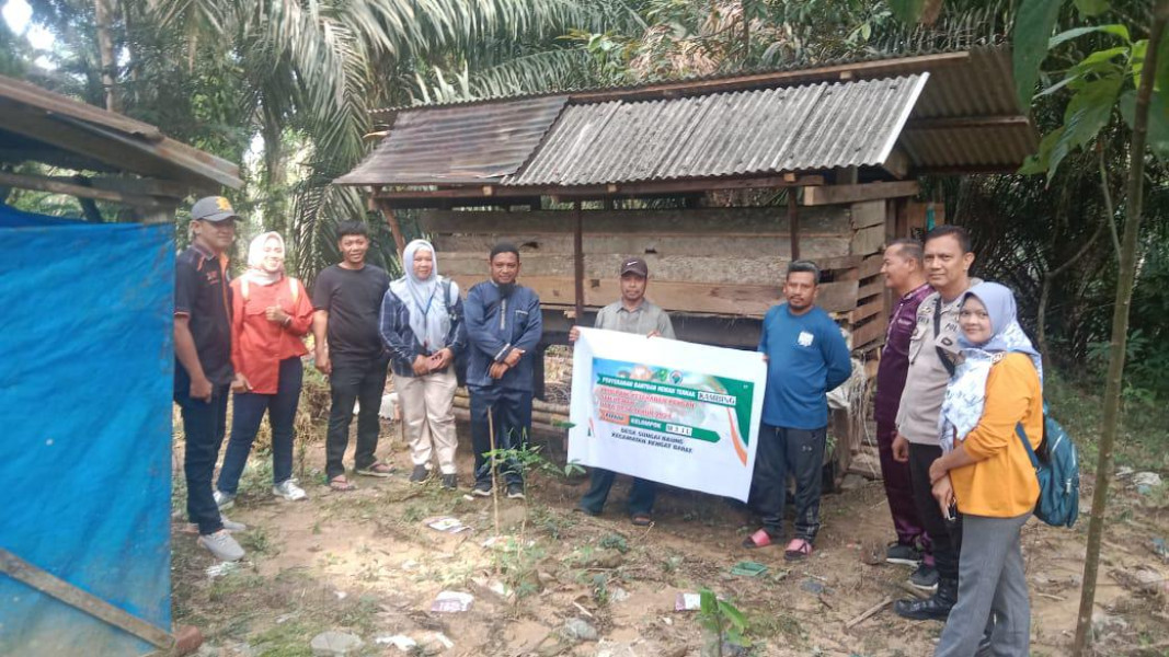 Pemdes Sungai Baung Salurkan 7 Ekor Sapi dan 15 Ekor kambing di Tahun 2024