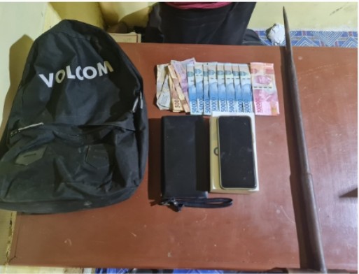 Curi Handpone dan Uang,Lelaki Labusel Digiring Polsek Bangko Pusako