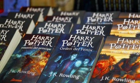 Nama JK Rowling Dihapus dari Novel Harry Potter Oleh Situs Penjualan Buku, Fans Protes