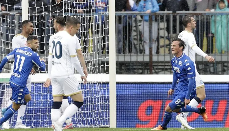 Seolah Kena Prank. Sempat Unggul Dua Gol, Napoli Kalah 2-3 Lawan Empoli