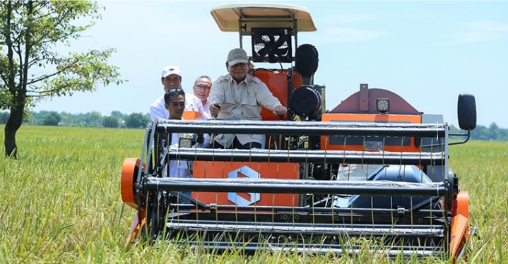 Pimpin Panen Padi Serentak di 14 Provinsi, Prabowo: Petani adalah Pahlawan Bangsa