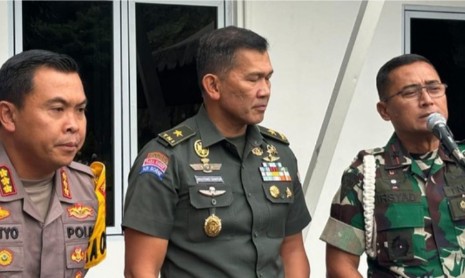 Oknum TNI Hajar 4 Pria Depan Polres karena Duga Terlibat Keroyok Prada Lukman