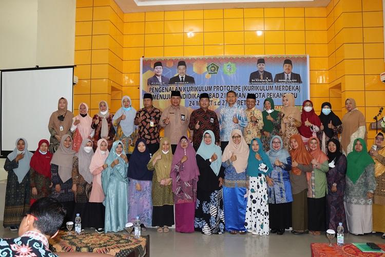 Mengenal Kurikulum Prototipe, Kakanwil Kemenag Riau: Peran Guru Sangat Menentukan