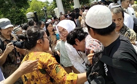 Pembagian Sembako di Istana Negara Ricuh, Ada Warga Terluka dan Pingsan