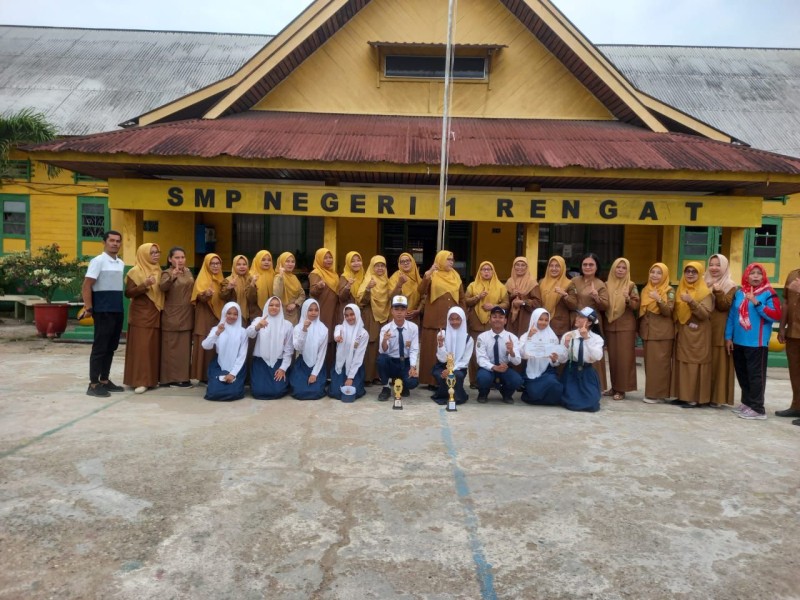 Siswa SMP Rayon 1 Inhu Raih Prestasi di Lomba Cerdas Cermat MGMP PAI dan PKN