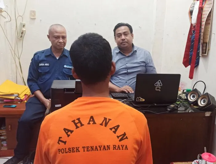 Sembunyi di Plafon Rumah, Pria ini Ketahuan saat akan Mencuri