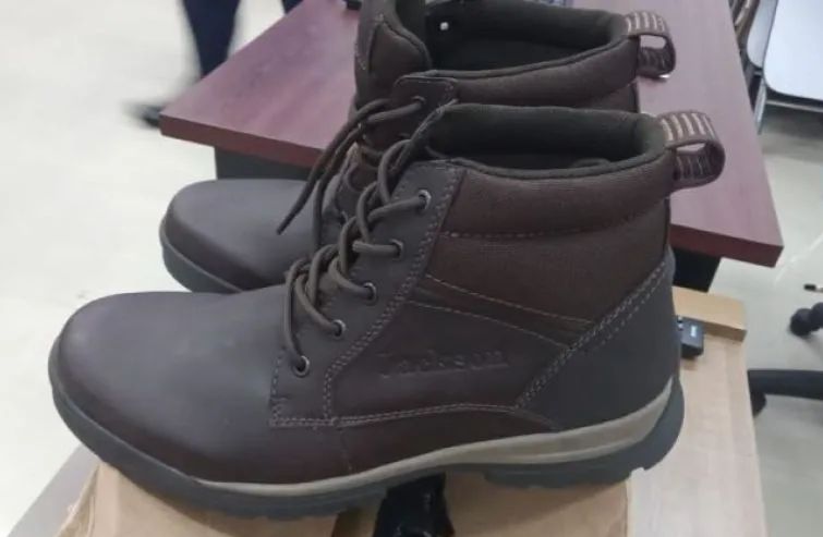Petugas Bandara Pekanbaru Gagalkan Penyelundupan Sabu dalam Sepatu