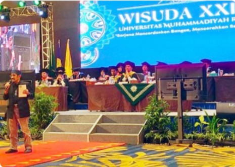 Imam Panggung Toktan Pukau Rektor UMRI, Dosen dan Wisuda Dengan Tiga Puisi