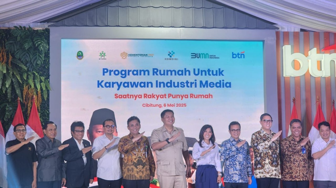 Serahkan Kunci Rumah Subsidi,  Menteri PKP : Program Ini Bukan untuk Membungkam Wartawan