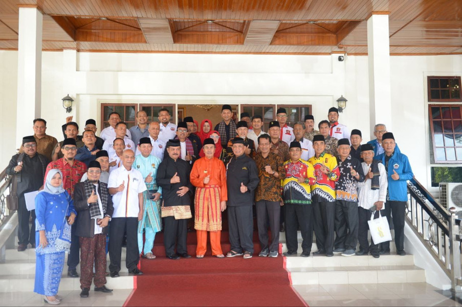 Bertemu Gubri Syamsuar, LKAAM Sumbar Bakal Berikan Gelar Kehormatan