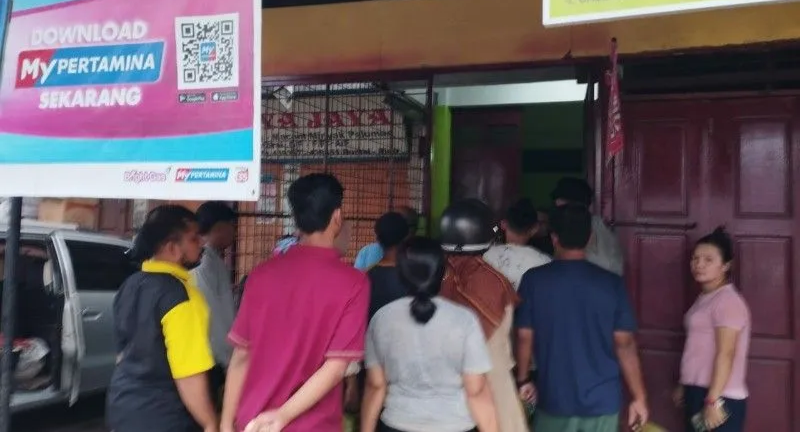 Langka Hampir Sepekan, Warga Dumai Antre Beli Gas 3 Kilo