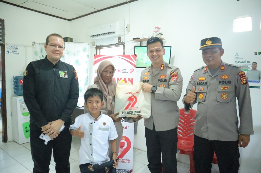Khitanan Massal dan Sembako Warnai Bakti Kesehatan Hari Bhayangkara ke-79 Polres Inhu