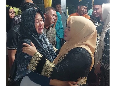 Silaturahmi dengan Seribuan Warga Pekanbaru Tangis Ida Yulita Susanti Pecah,Ibu-Ibu:Sabar Buk, Ibuk Kuat, Ibuk Bisa