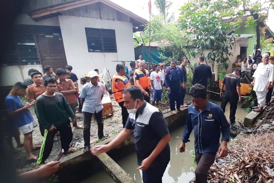 Balita di Pekanbaru Hilang saat Hujan Deras, Petugas Lakukan Pencarian