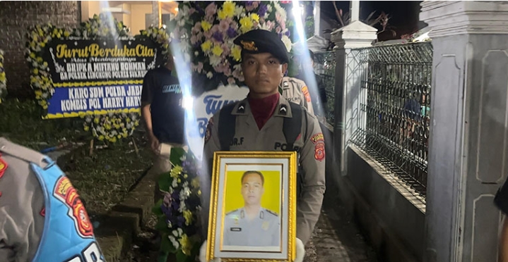 Dedikasi Tanpa Batas, Bripka Miftahu Gugur Saat Bantu Korban Banjir di Sukabumi