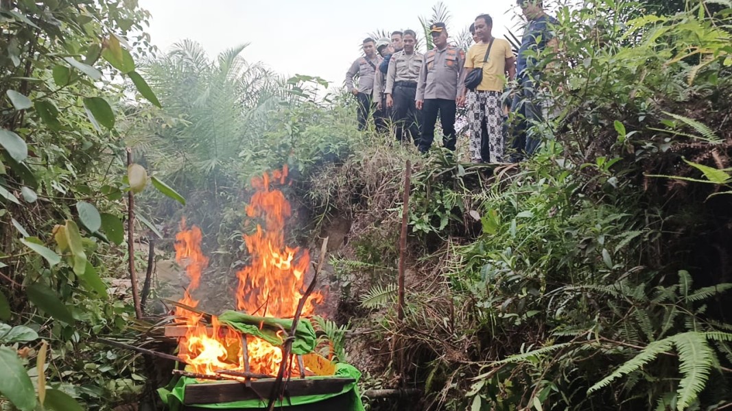 Tanpa Ampun! Polsek Rengat Barat Musnahkan Peralatan PETI di Pematang Jaya