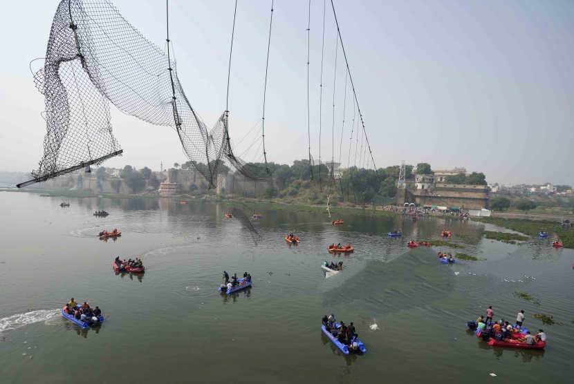 Gujarat Batalkan Pencarian Insiden Jembatan Runtuh