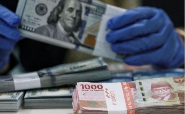 Babak Belur, Rupiah Kian Terperosok ke Rp14.824 per Dolar AS