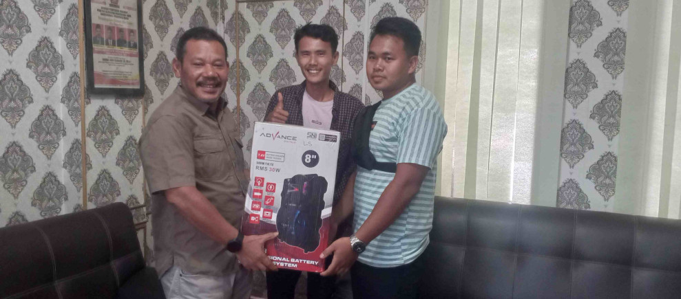 Diusulkan Ketika Reses, Ibuk Ibuk Pengajian di Desa Sungai Baung Terima Speaker Aktif