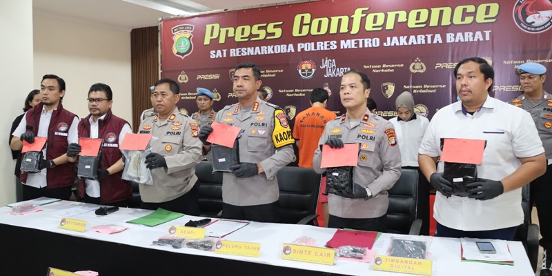 Polisi Tangkap Pasutri Kurir Sabu 19 Kg Jaringan Pekanbaru-Jakarta