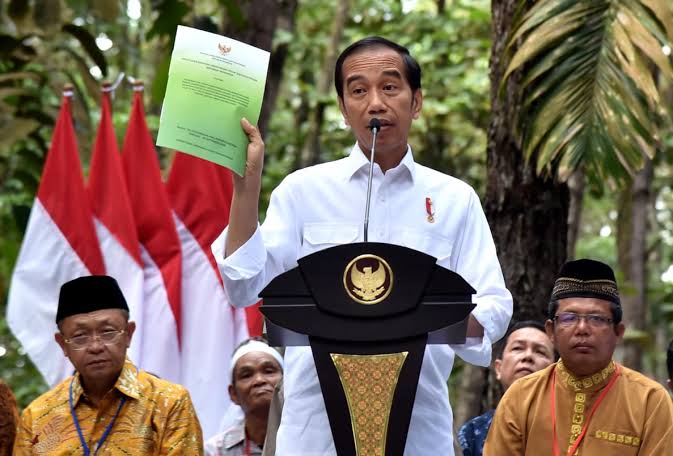 Serahkan SK Hutan Sosial, Jokowi : Cepat Manfaatkan Lahan