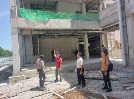 Terjatuh dari Lantai 3 Gedung UML Unri, Pekerja Konstruksi Tewas