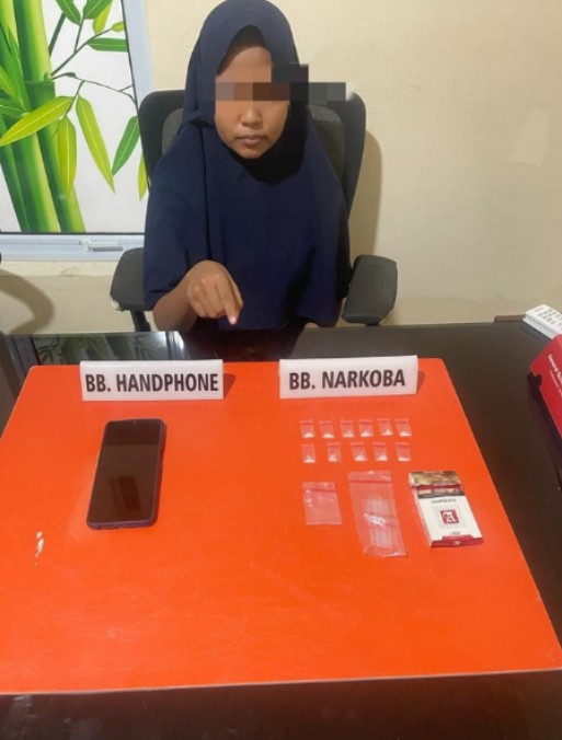 IRT Muda Jadi Pengedar, Menyimpan Shabu 11 Paket di Bawah Lemari Makan