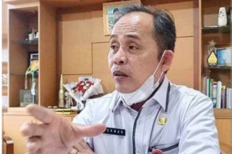 Bantu Tingkatkan Produksi, Dinas Peternakan dan Kesehatan Hewan Riau Serahkan 125 Sapi untuk 10 Kabupaten dan Kota